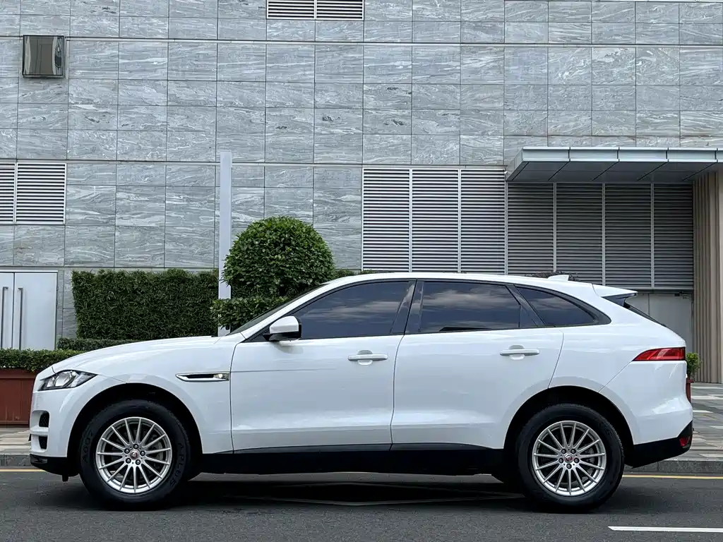 Jaguar F-PACE — миниатюра 3
