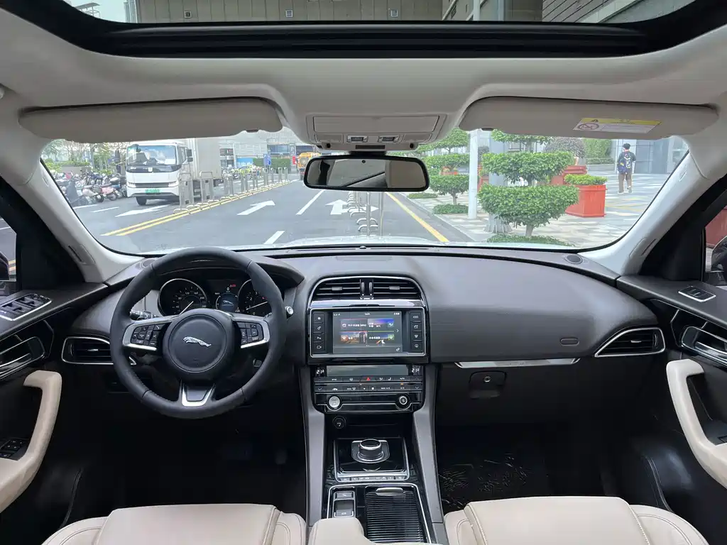 Jaguar F-PACE — миниатюра 12