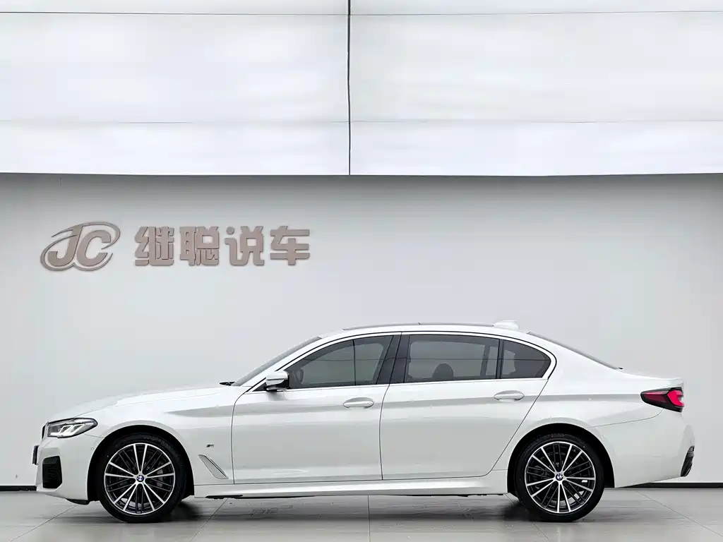 BMW 5 Series — миниатюра 14
