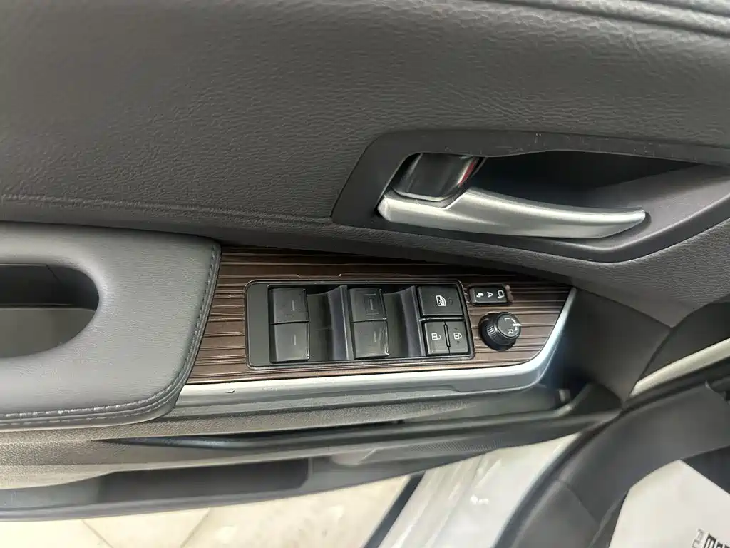 Toyota Sienna — миниатюра 4