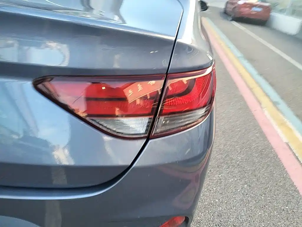 Hyundai Elantra — миниатюра 8