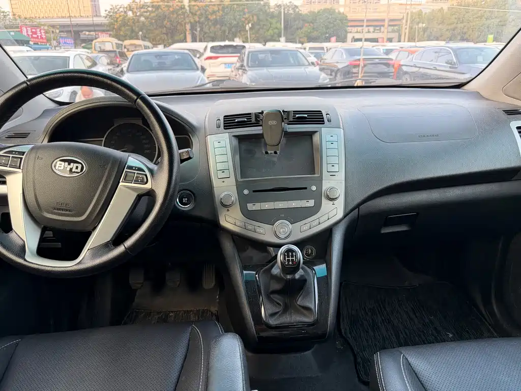 BYD S6 — миниатюра 9