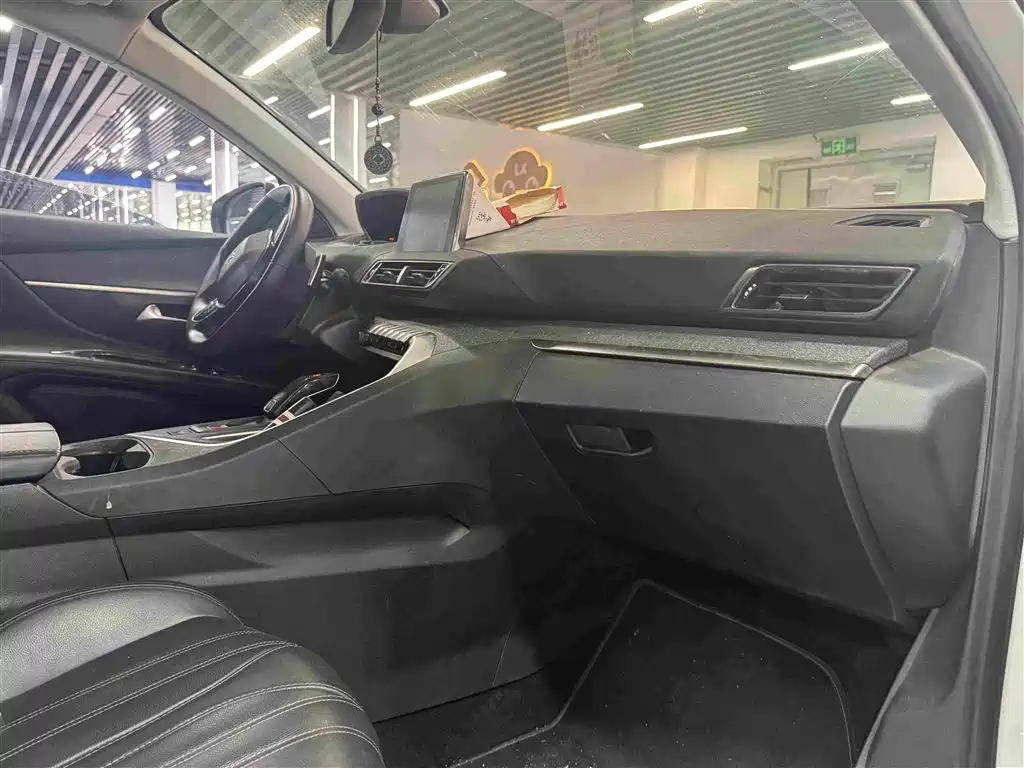 Peugeot 5008 — миниатюра 7