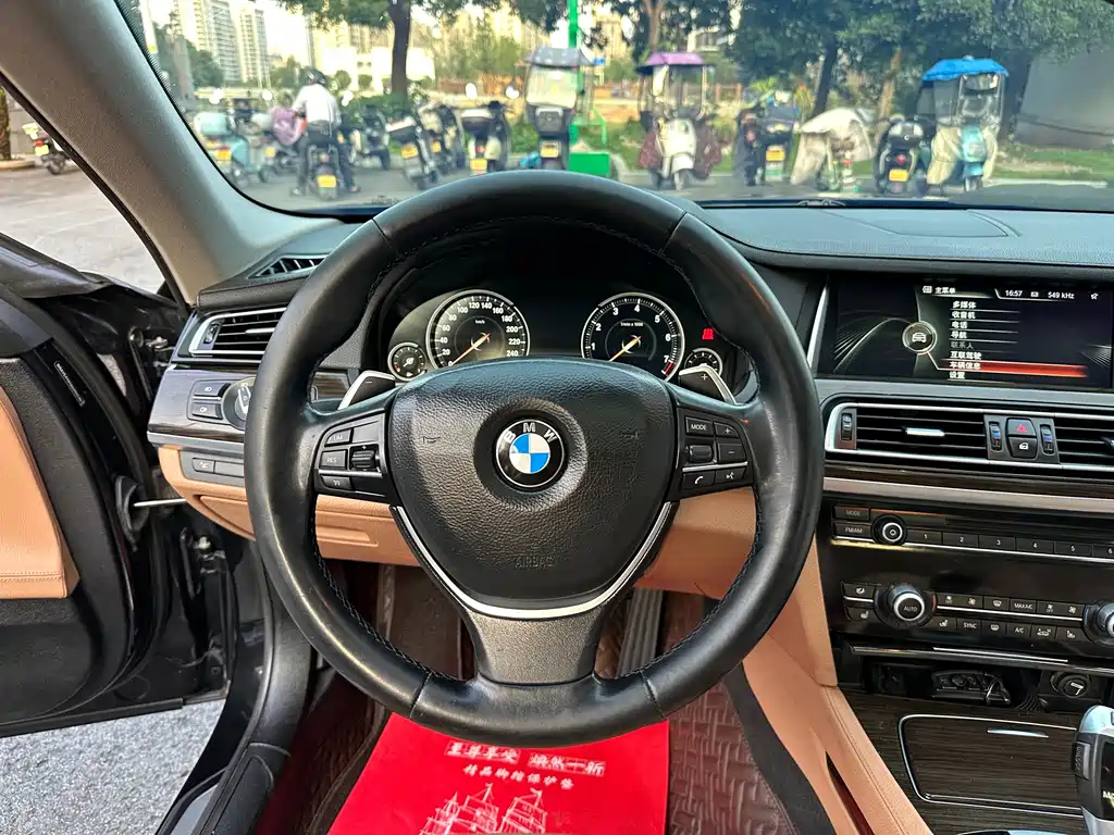 BMW 7 Series — миниатюра 16