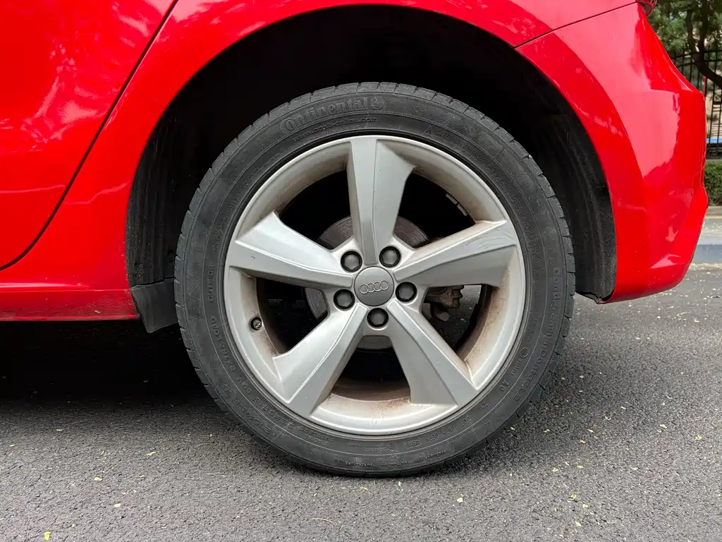 AUDI  A1