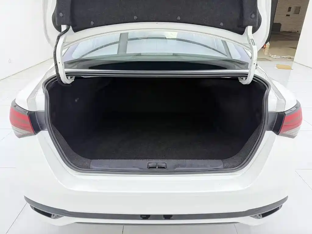 Nissan Sylphy — миниатюра 11