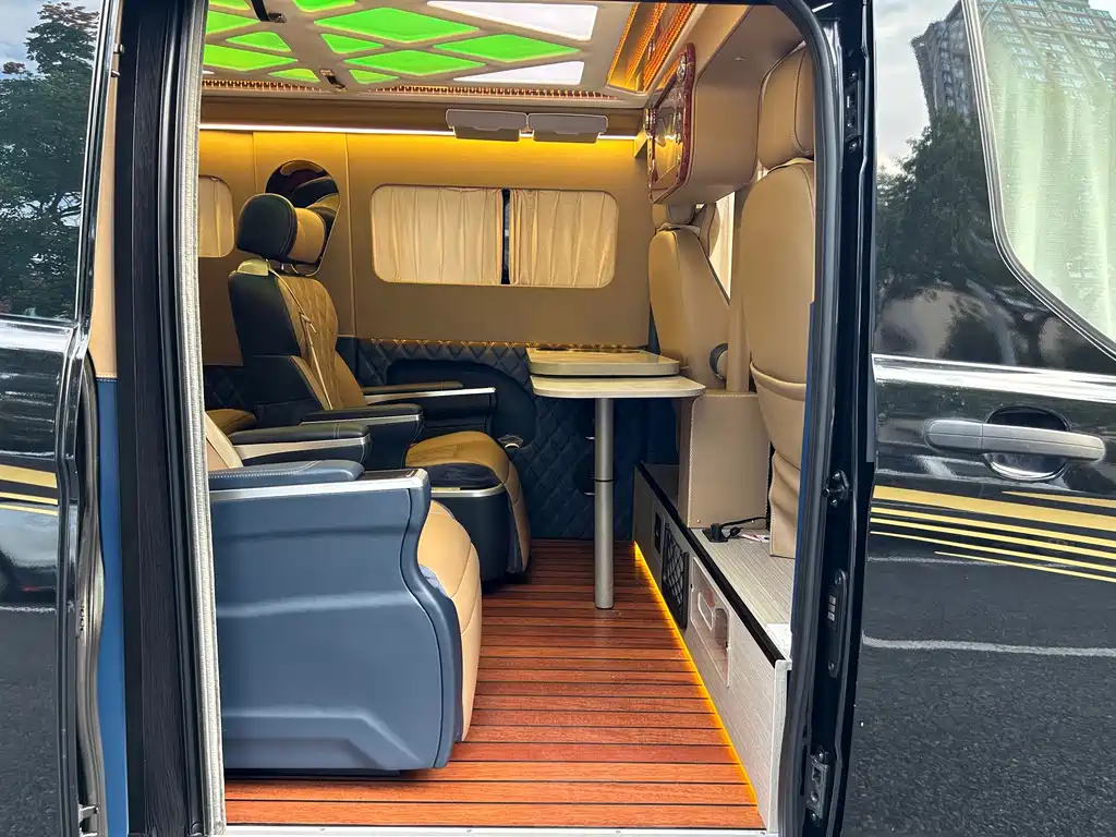 Ford Transit — миниатюра 14