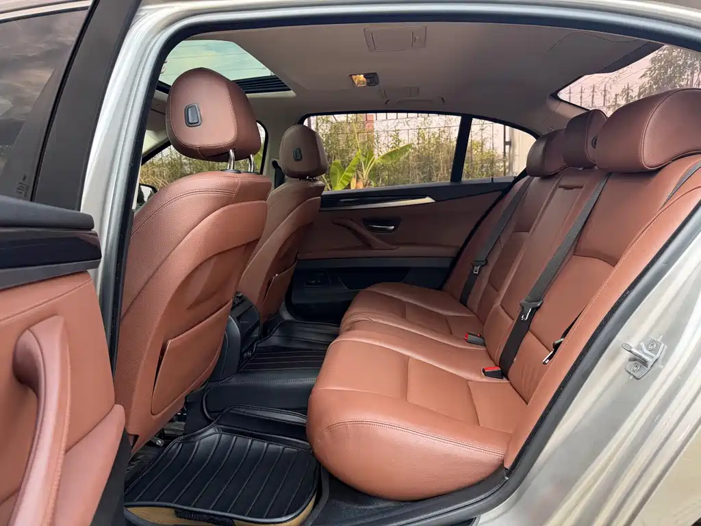 BMW 5 Series — миниатюра 9
