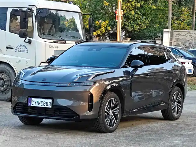 LYNK & CO. 08 EM P 2025