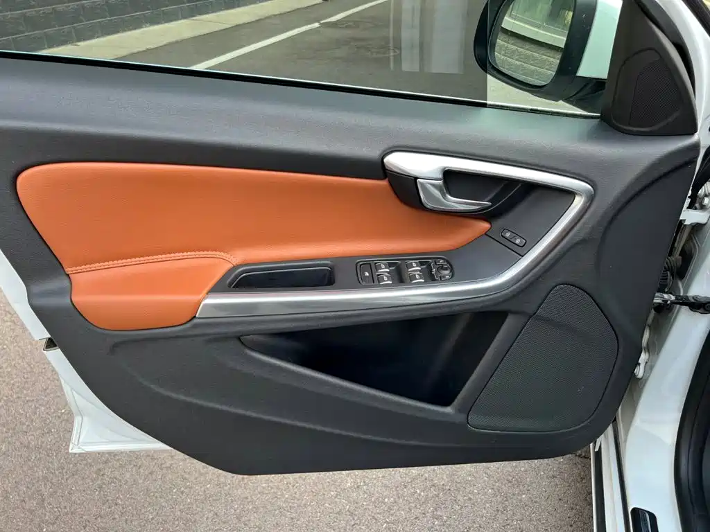 Volvo S60 — миниатюра 9