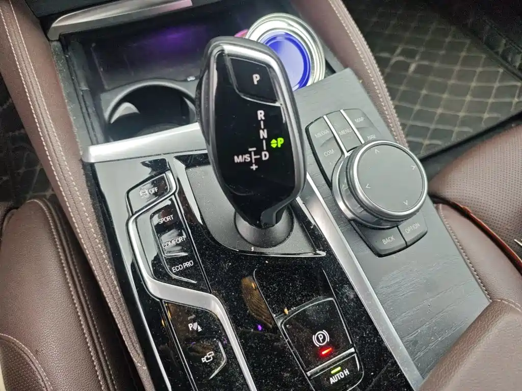 BMW 5 Series — миниатюра 10