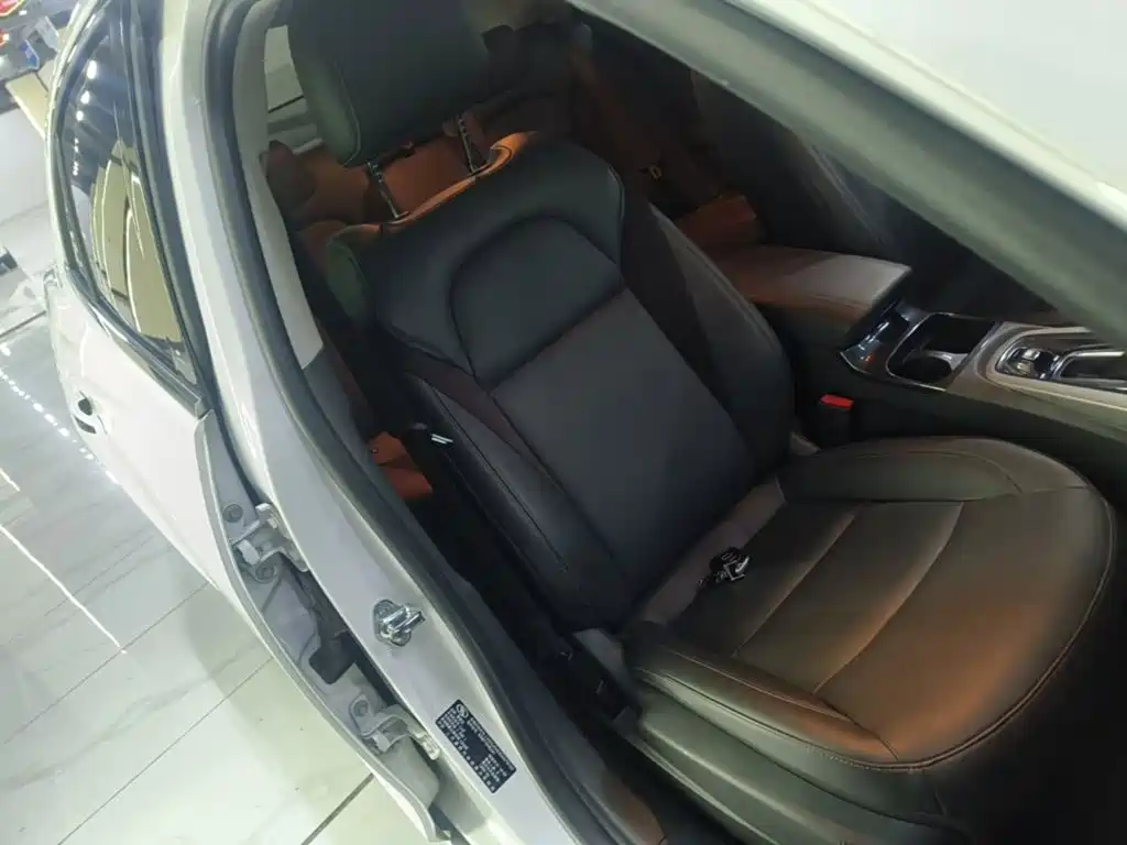 Chevrolet Malibu — миниатюра 25