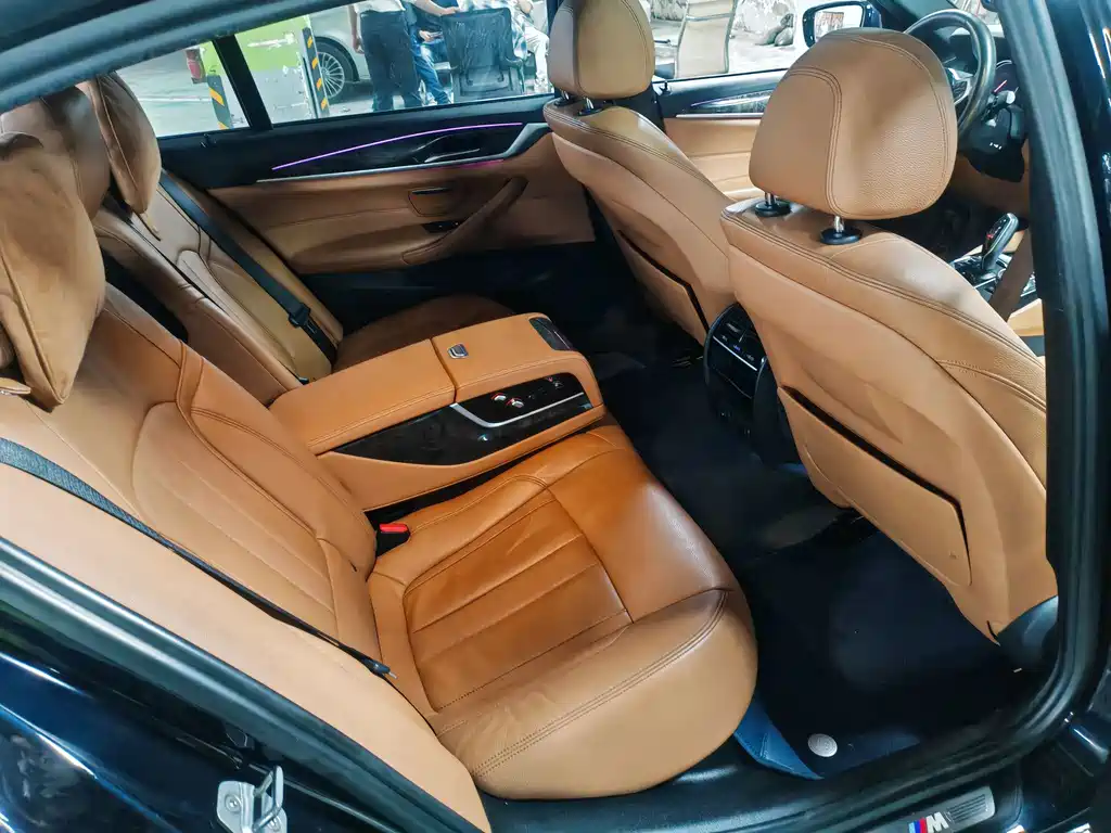 BMW 5 Series — миниатюра 7