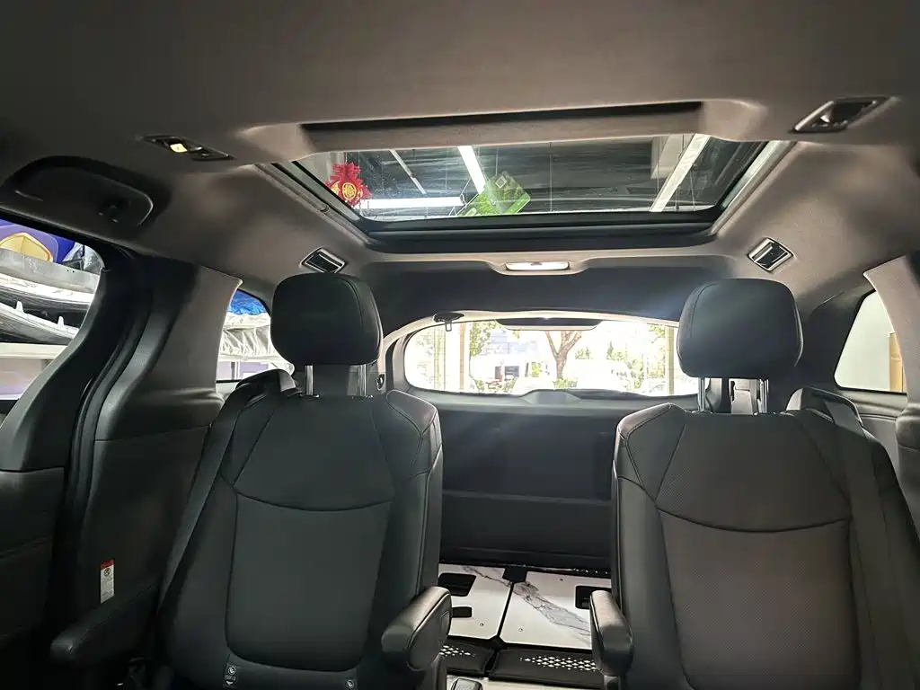 Toyota Granvia — миниатюра 14