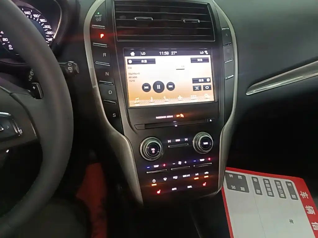 Lincoln MKC — миниатюра 13