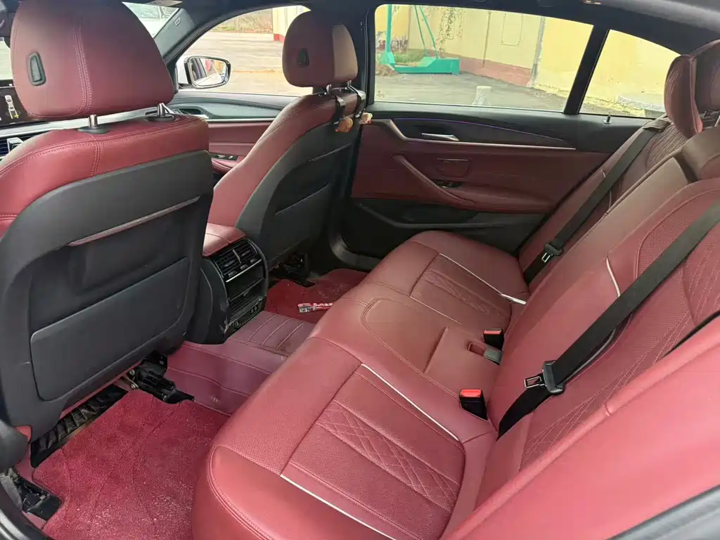 BMW 5 Series — миниатюра 4