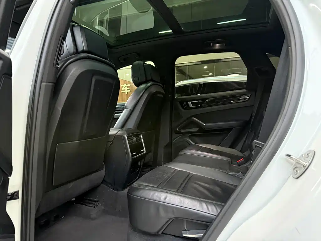 Porsche Cayenne — миниатюра 9