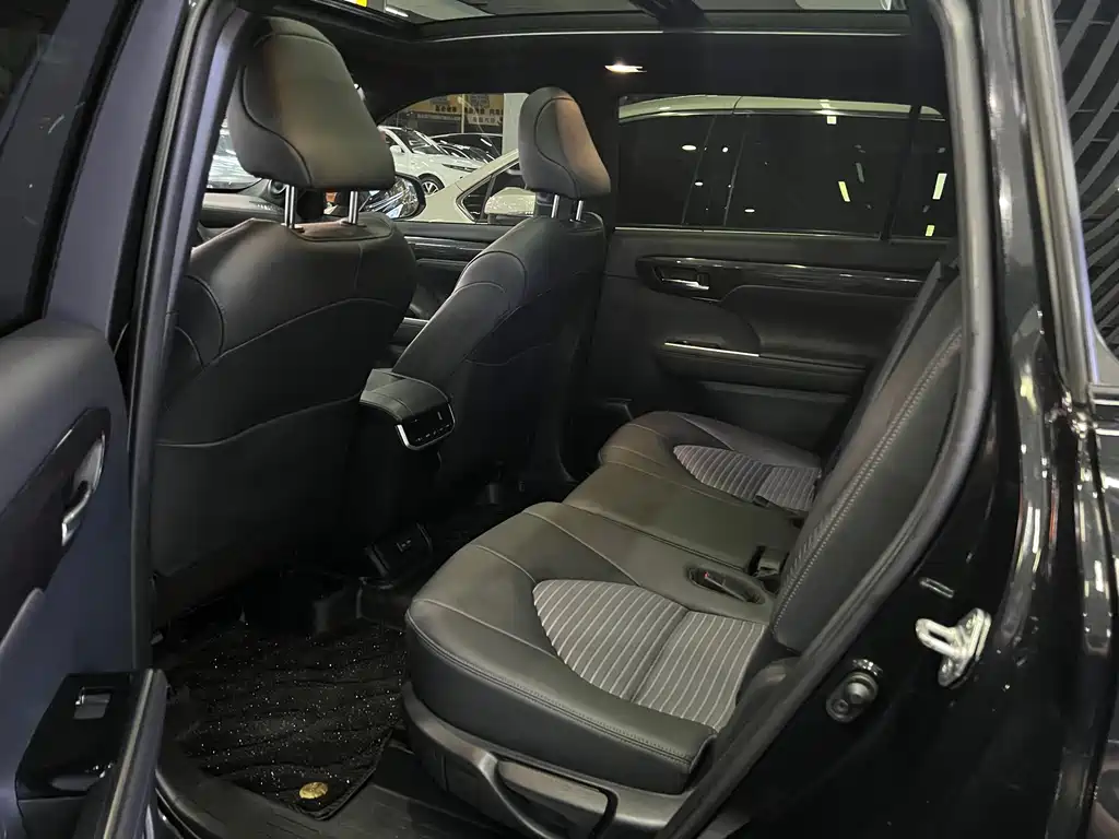 Toyota Crown Kluger — миниатюра 8