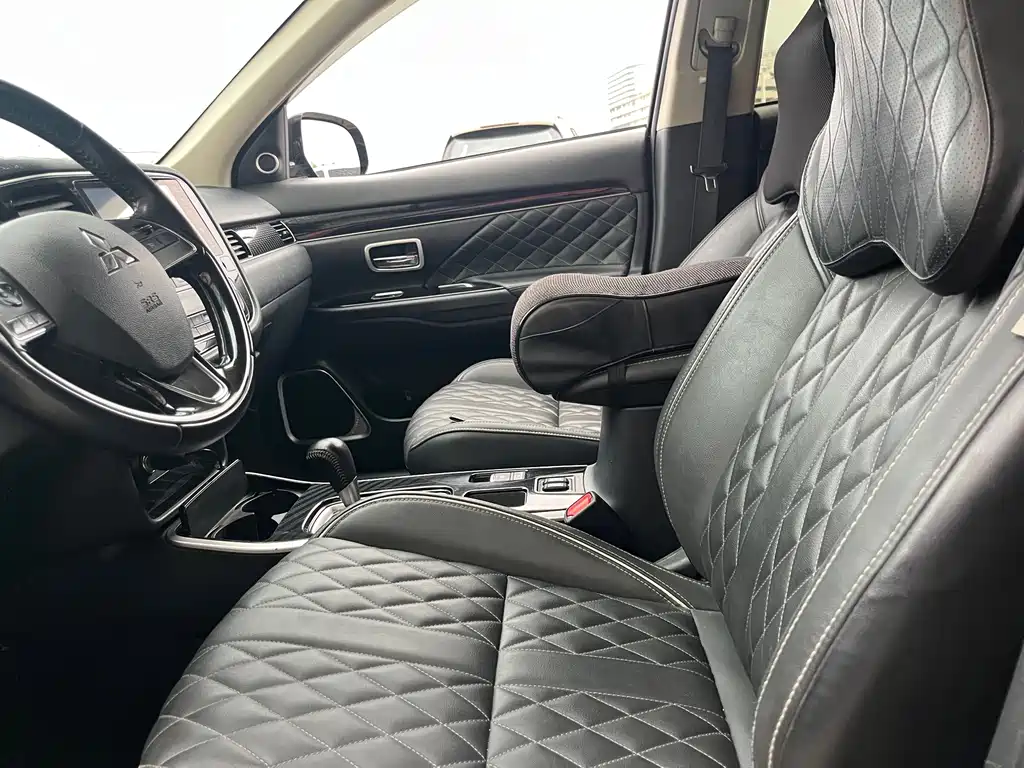 Mitsubishi Outlander — миниатюра 17