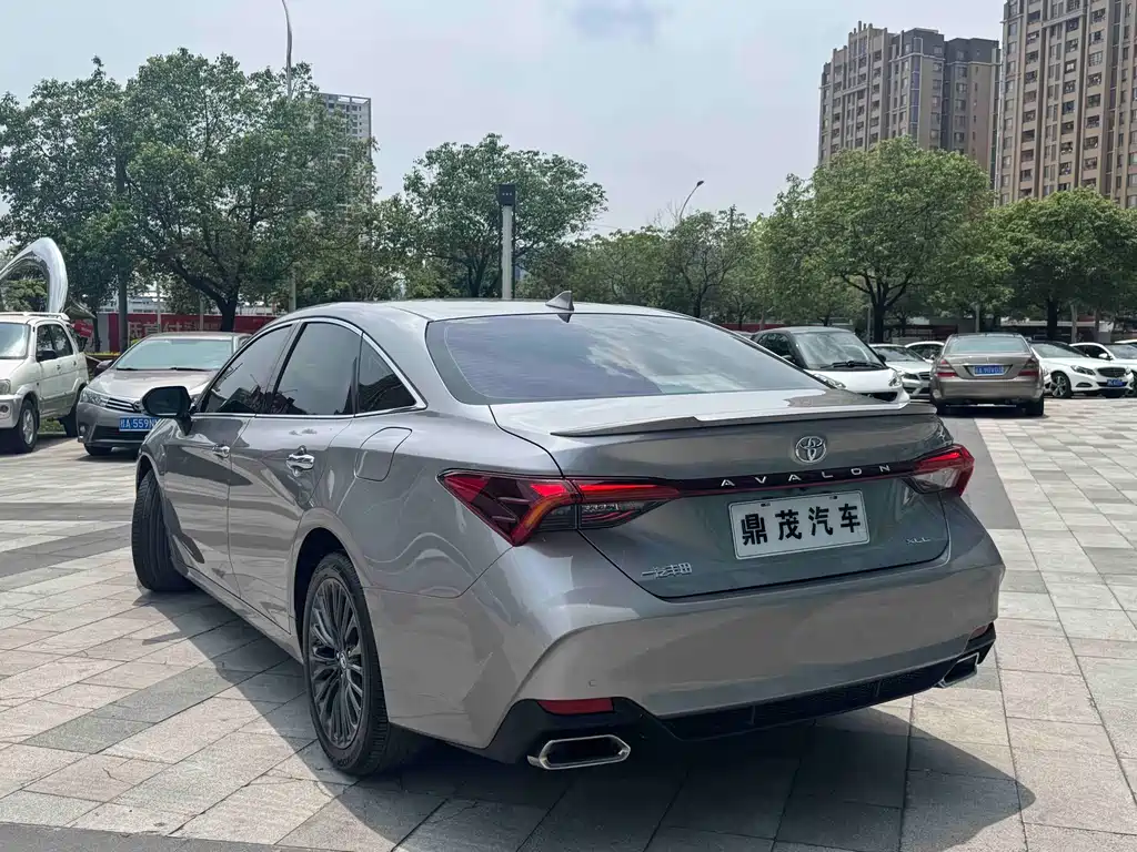 Toyota Avalon 2023 2.0L XLE Premium