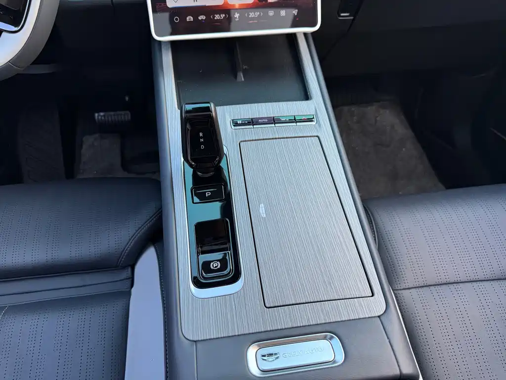 Geely Boyue L — миниатюра 13