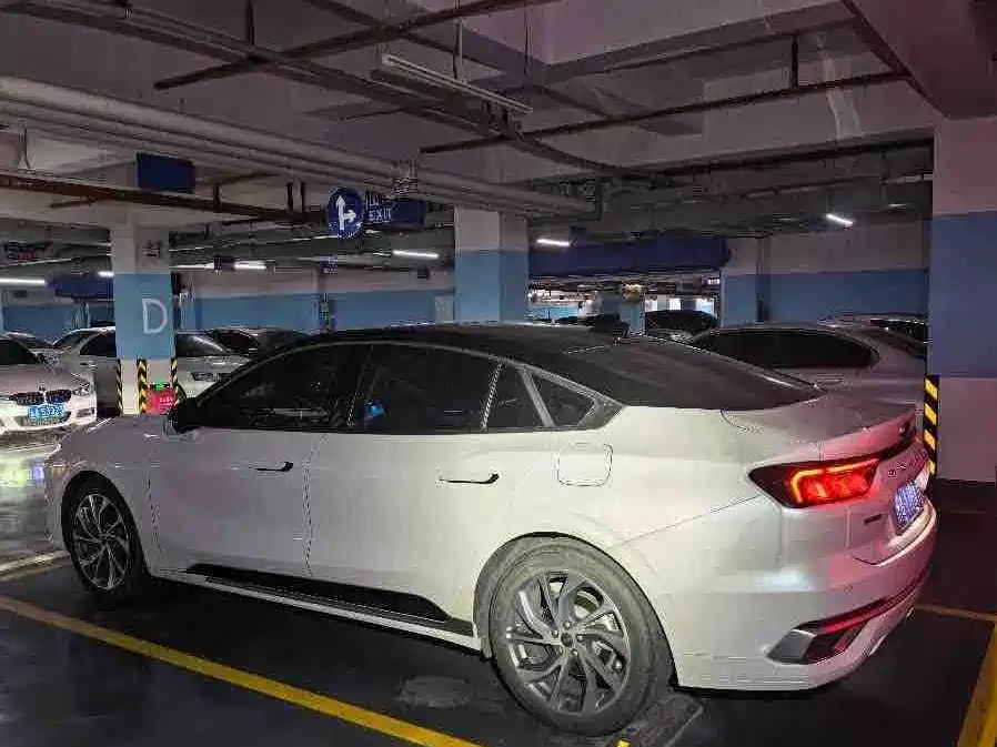 Ford Mondeo — миниатюра 6