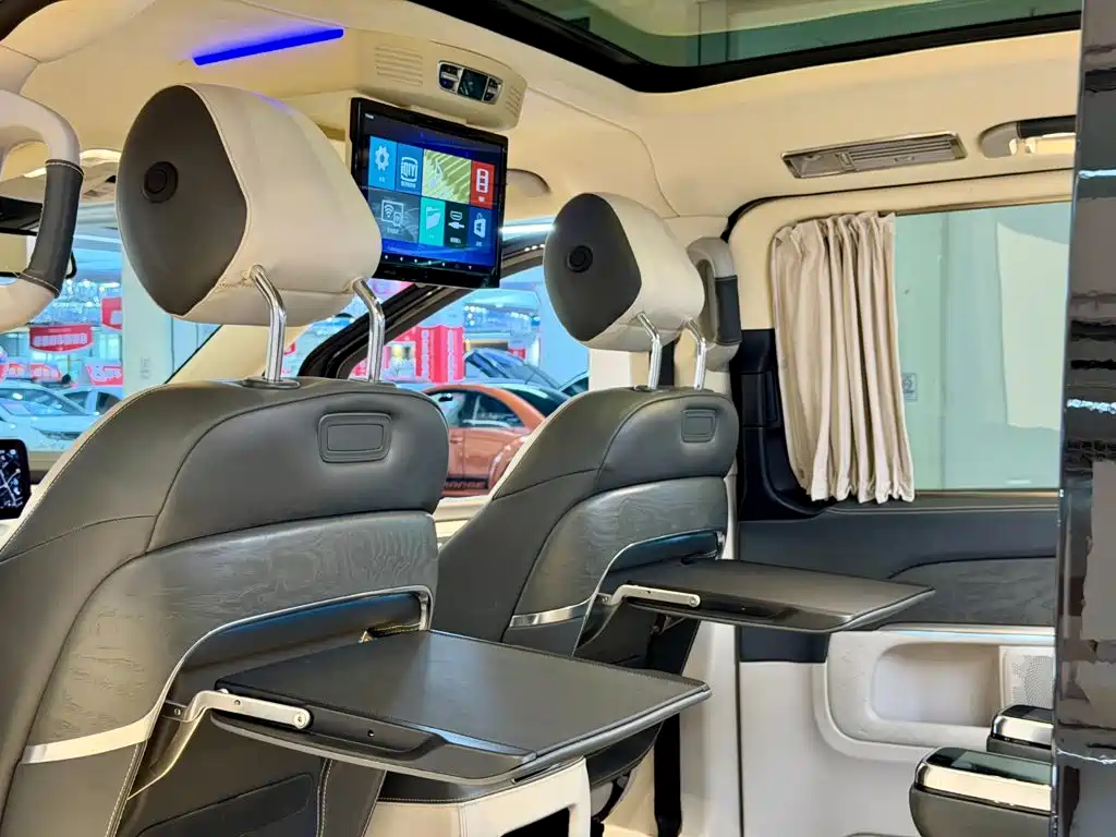 Mercedes-Benz V-Class — миниатюра 17