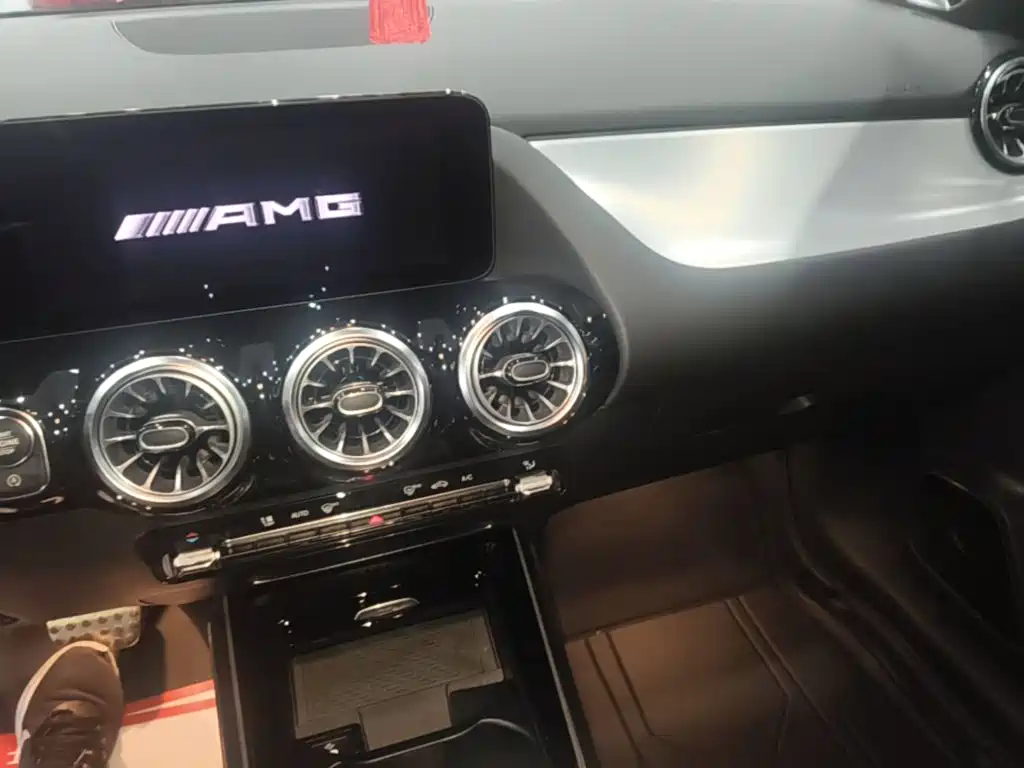 Mercedes-Benz GLA AMG — миниатюра 13