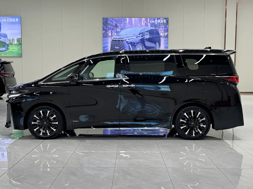 Toyota Vellfire — миниатюра 10