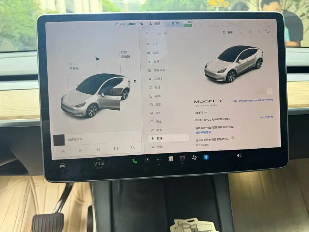 Tesla Model Y — миниатюра 6