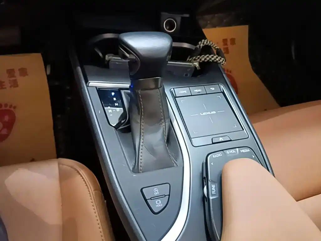 Lexus UX — миниатюра 10