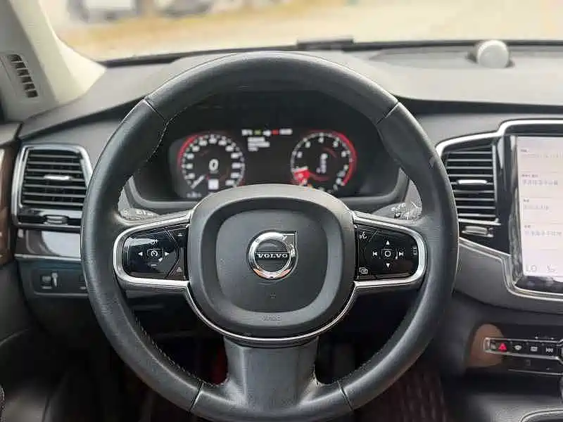 Volvo XC90 — миниатюра 5