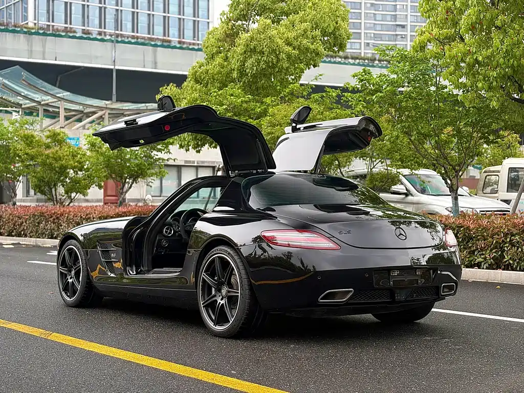 Mercedes-Benz SLS AMG — миниатюра 5