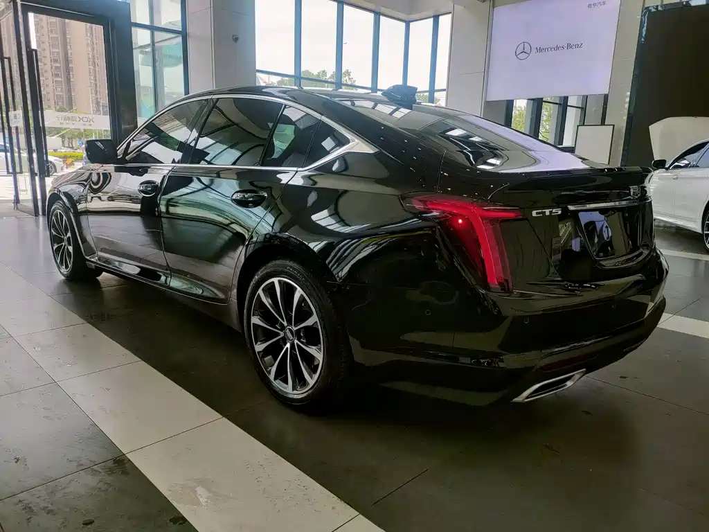 Cadillac CT5 — миниатюра 6
