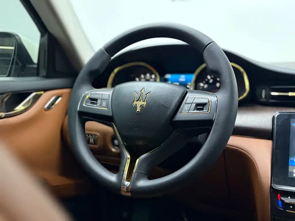 Maserati Quattroporte — миниатюра 9