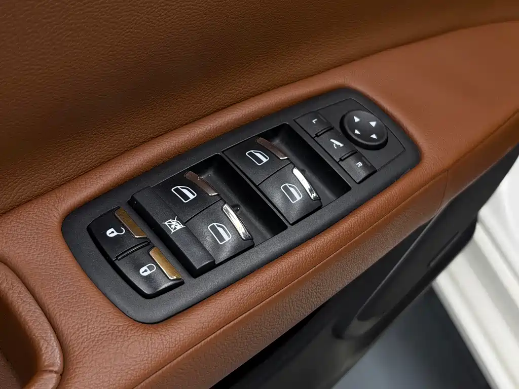 Maserati Quattroporte — миниатюра 16