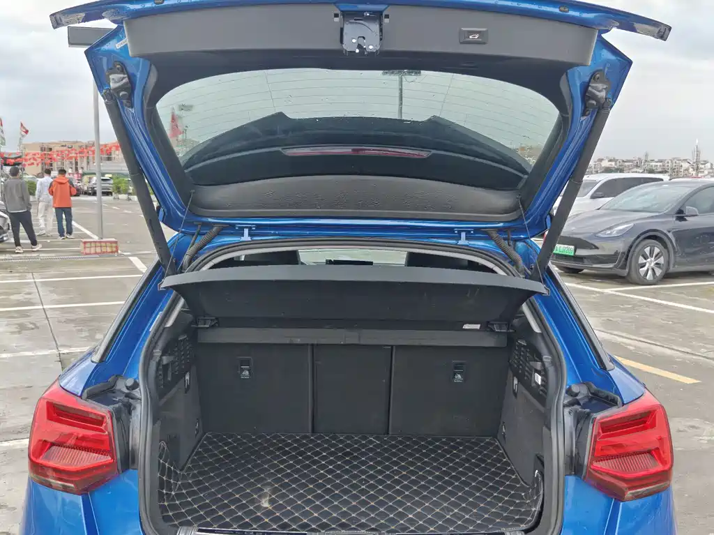 Audi Q2L e-tron — миниатюра 14