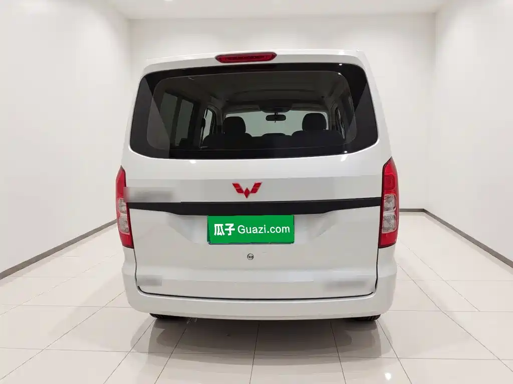 Wuling Hongguang V — миниатюра 5