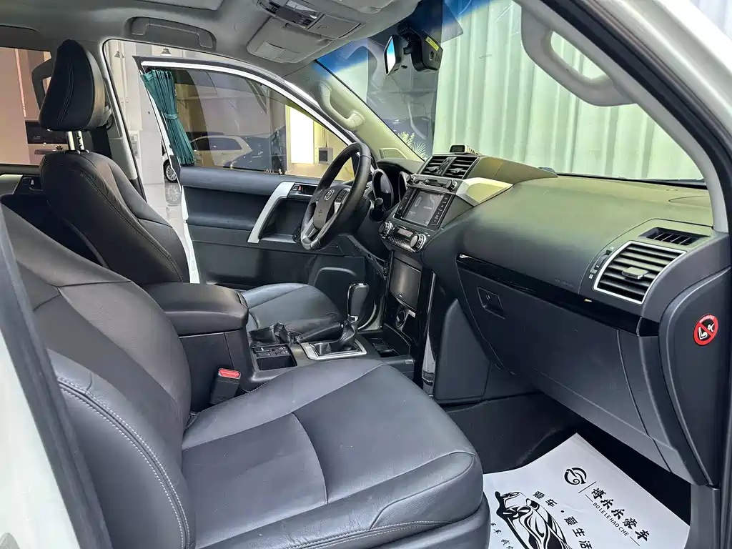 Toyota Land Cruiser Prado 2016 2.7L AT Standard
