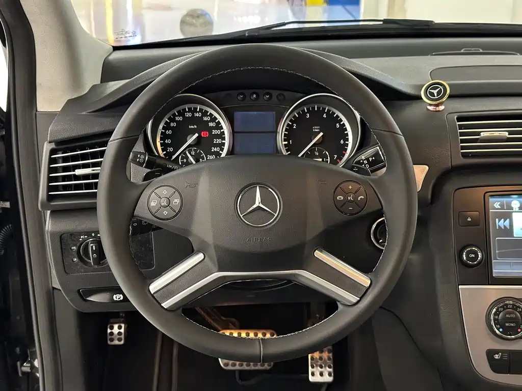 Mercedes-Benz R-Class — миниатюра 18
