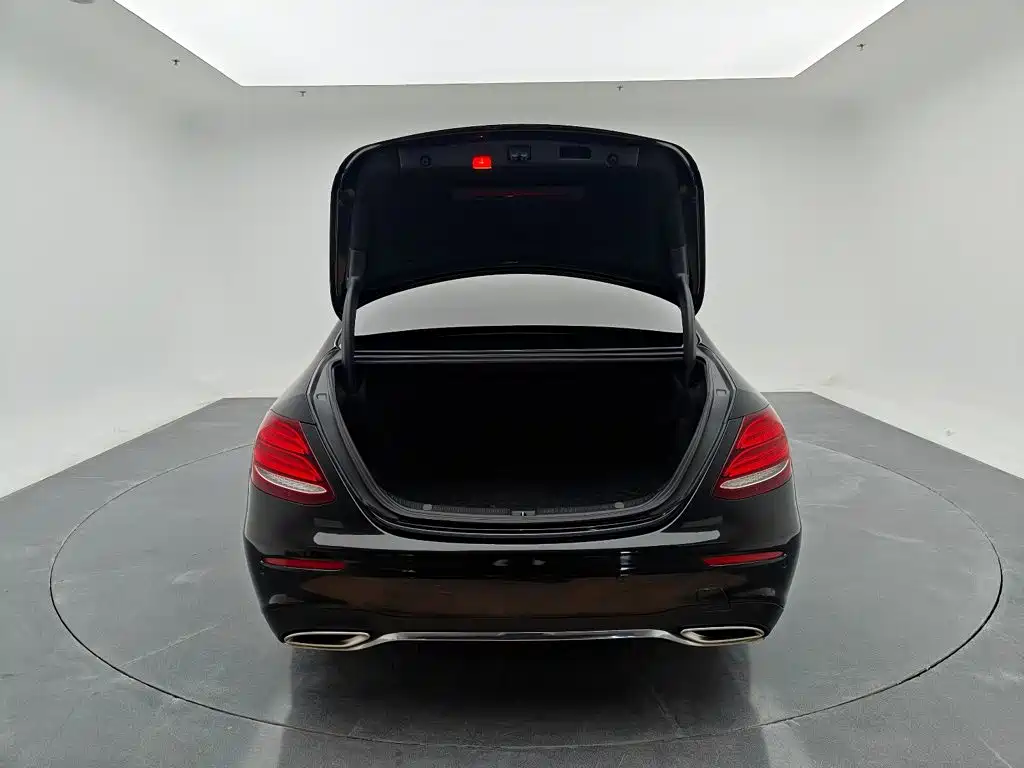 Mercedes-Benz E-Class — миниатюра 14