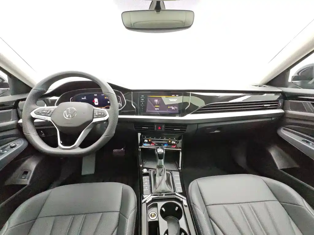 Volkswagen Passat 2025 330TSI Elite