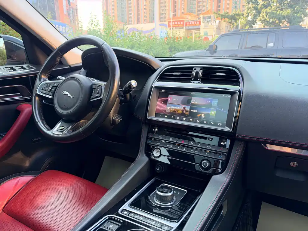 Jaguar F-PACE — миниатюра 17
