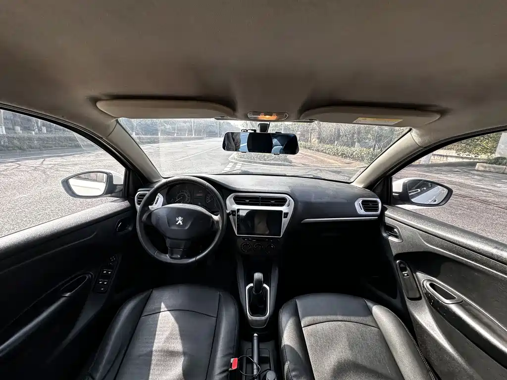 Peugeot 301 2016 1.6L MT Comfort