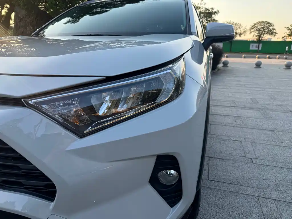Toyota RAV4 — миниатюра 19