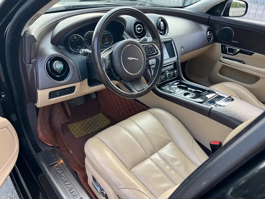 Jaguar XJ — миниатюра 6