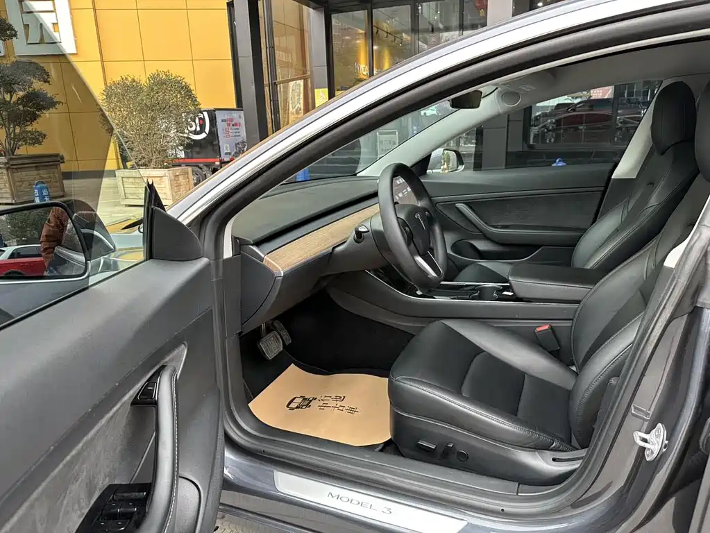 Tesla Model 3 — миниатюра 25