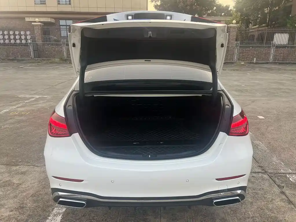 Mercedes-Benz C-Class — миниатюра 13