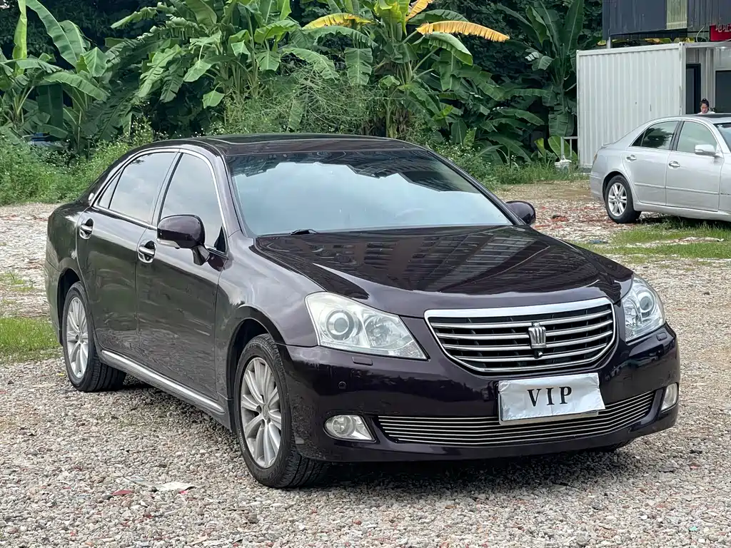 Toyota Crown — миниатюра 3
