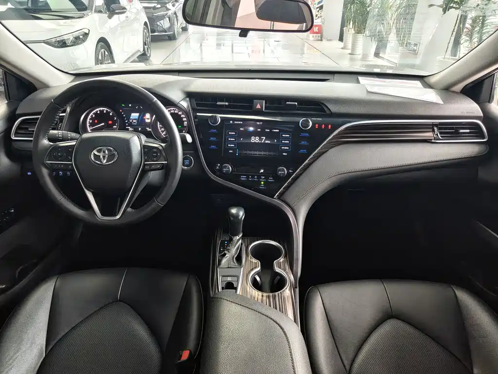 Toyota Camry — миниатюра 10